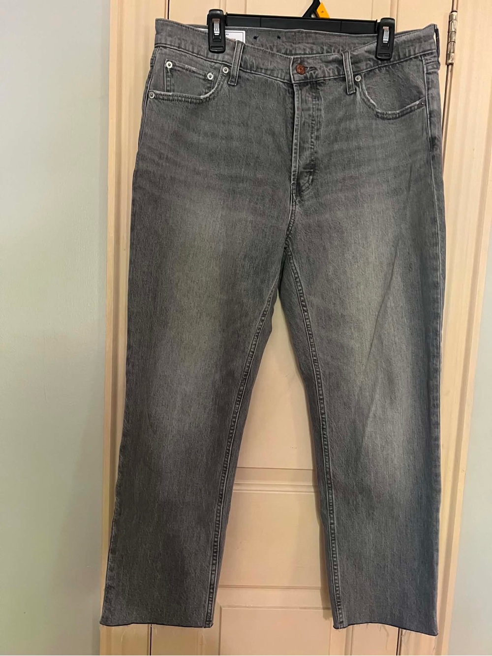 GAP cheeky straight high rise jeans - cropped. Grey